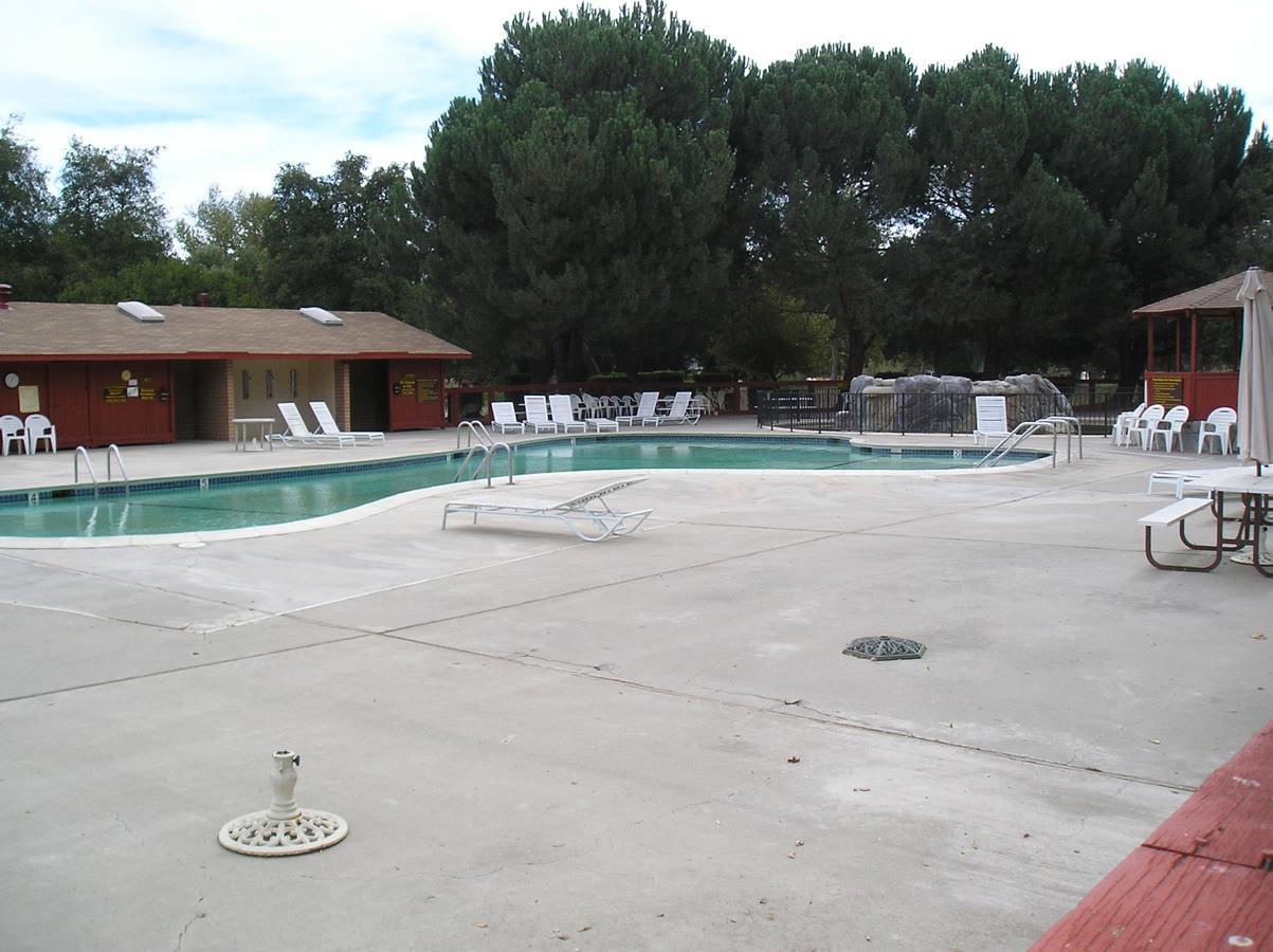 San Benito Camping Resort One-Bedroom Cabin 9 Paicines エクステリア 写真